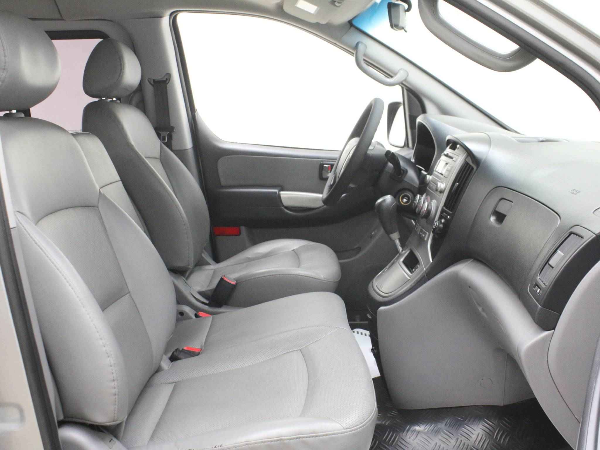 Hyundai Grand Starex, I