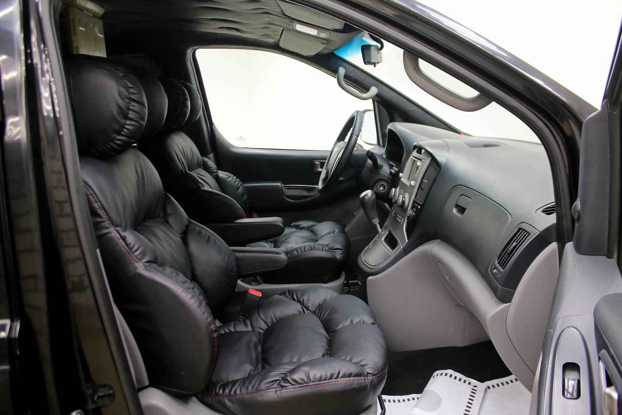 Hyundai Grand Starex, I