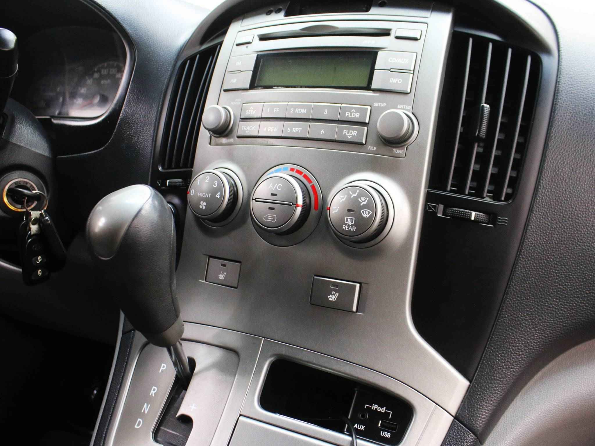 Hyundai Grand Starex, I