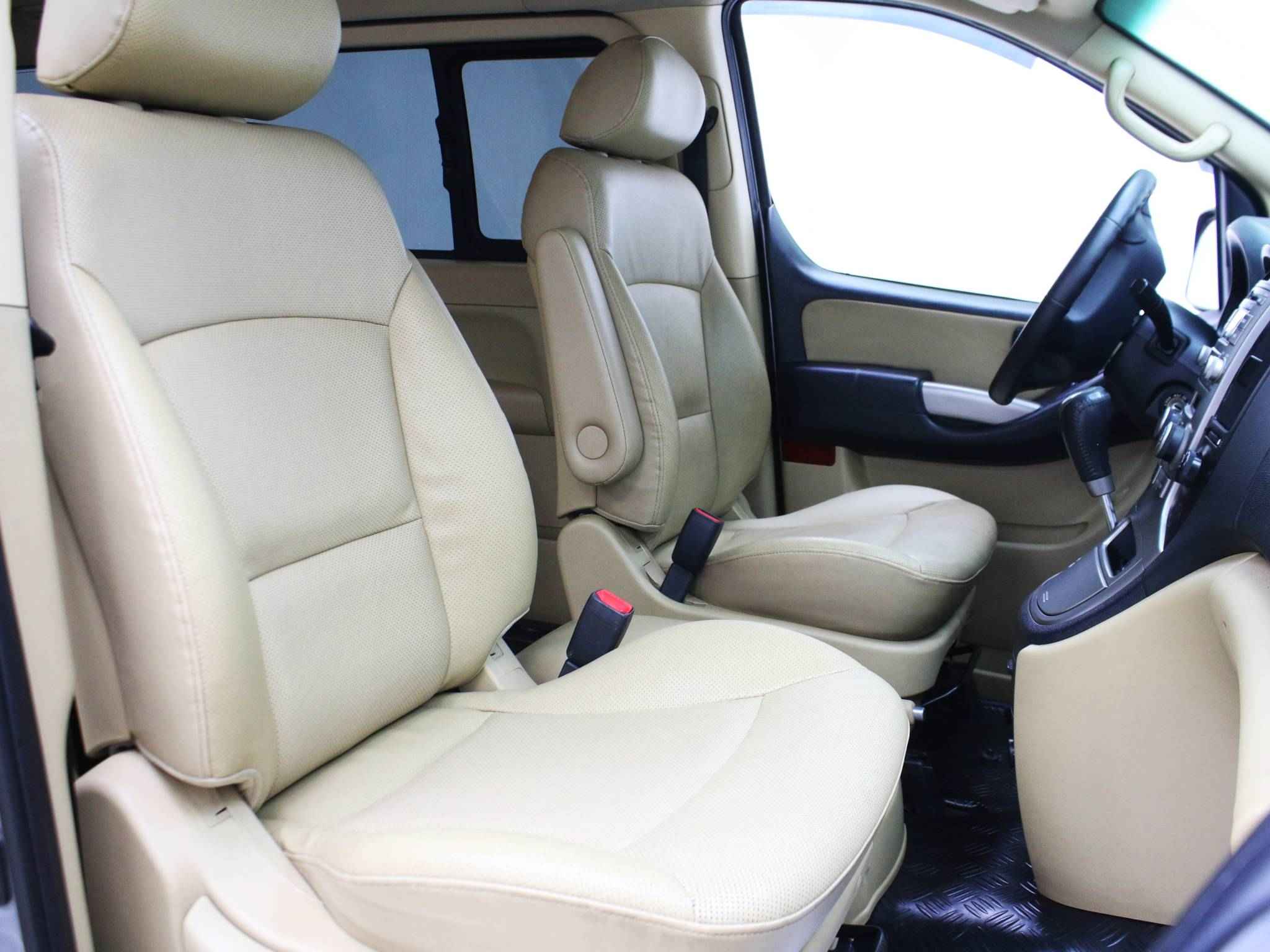 Hyundai Grand Starex, I