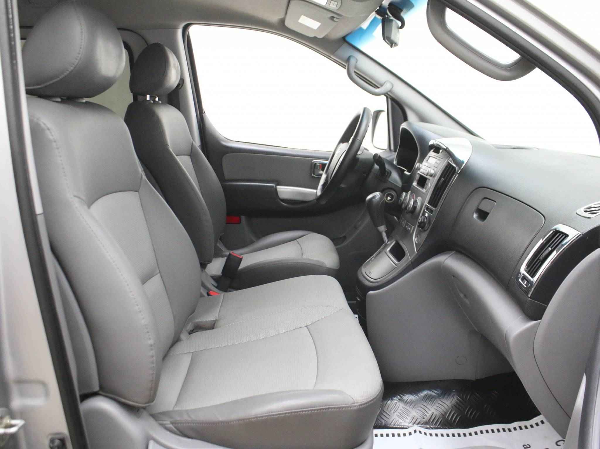 Hyundai Grand Starex, I