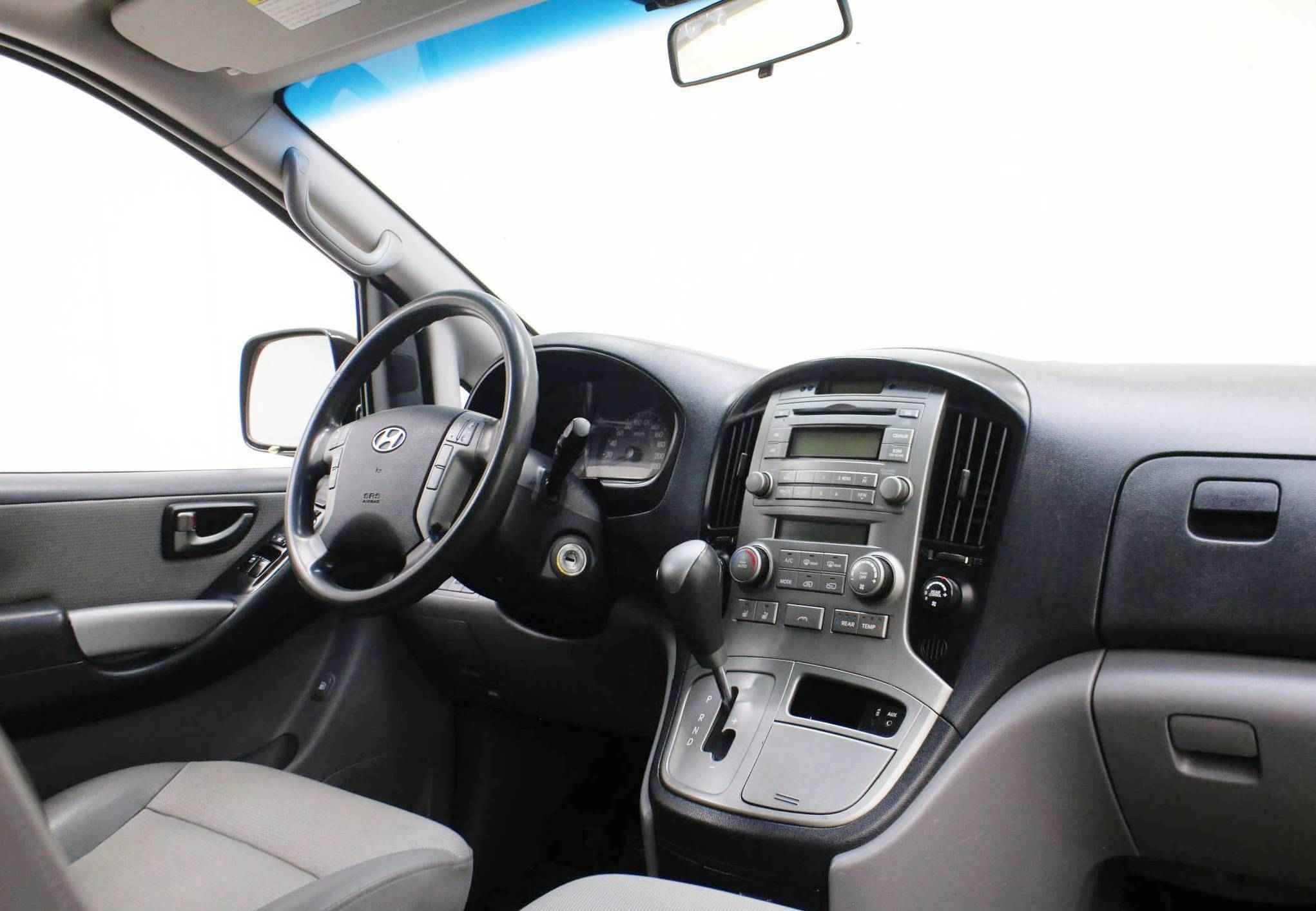 Hyundai Grand Starex, I