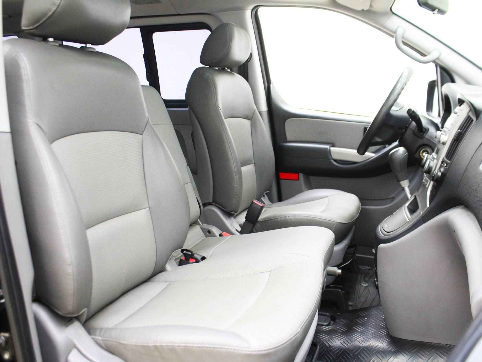 Hyundai Grand Starex, I