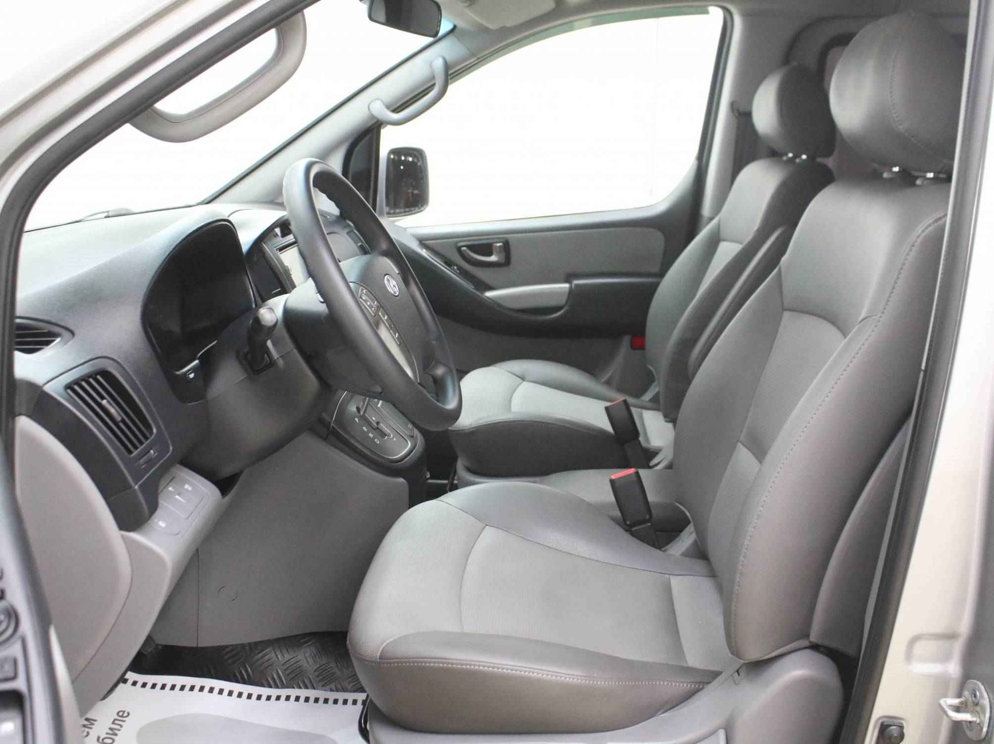 Hyundai Grand Starex, I