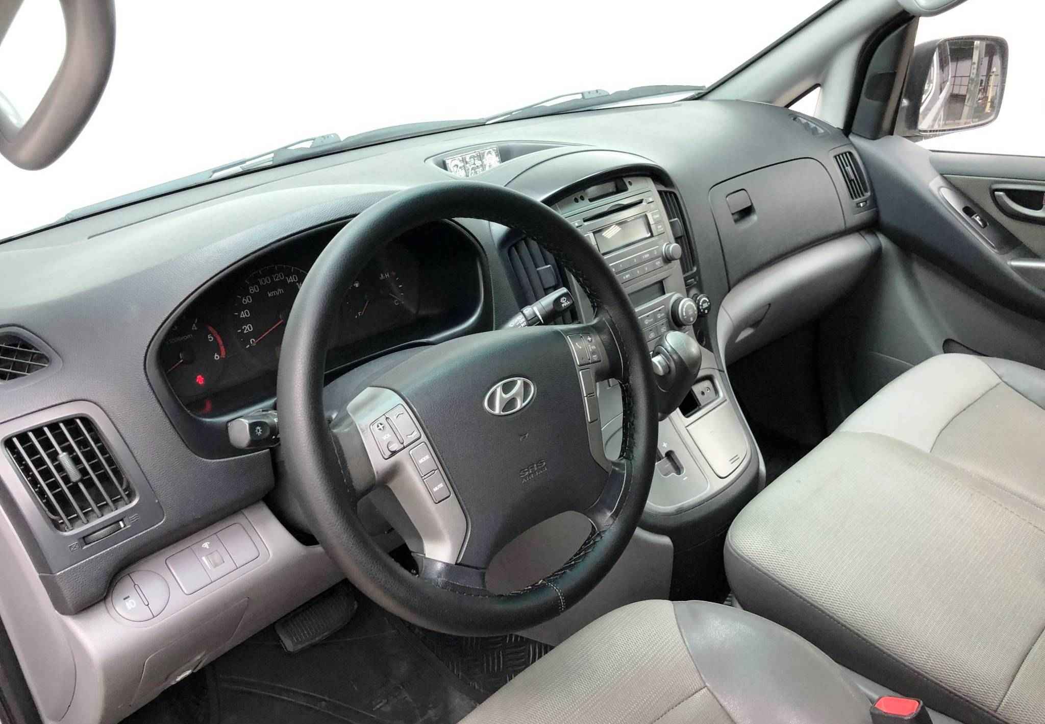 Hyundai Grand Starex, I