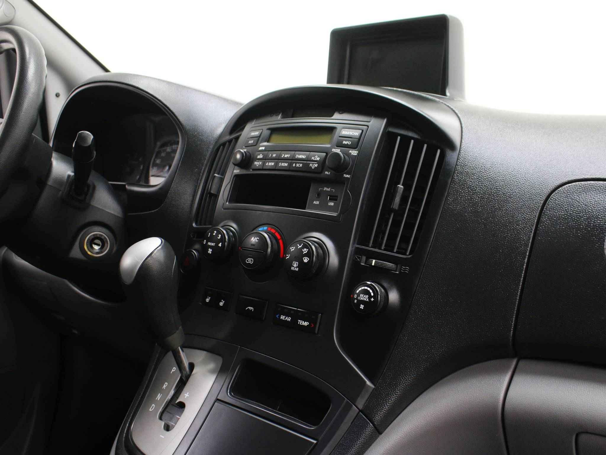 Hyundai Grand Starex, I