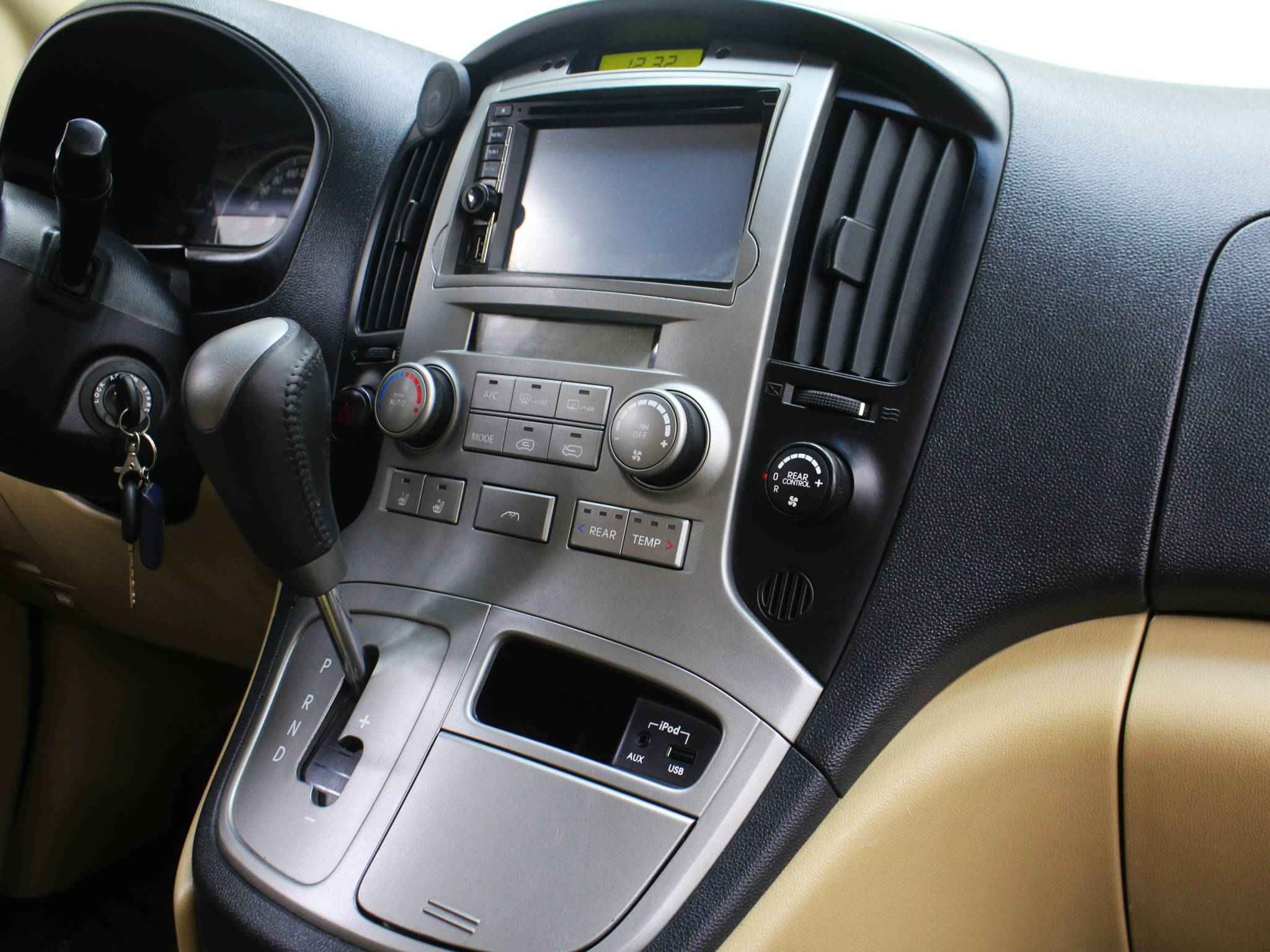 Hyundai Grand Starex, I