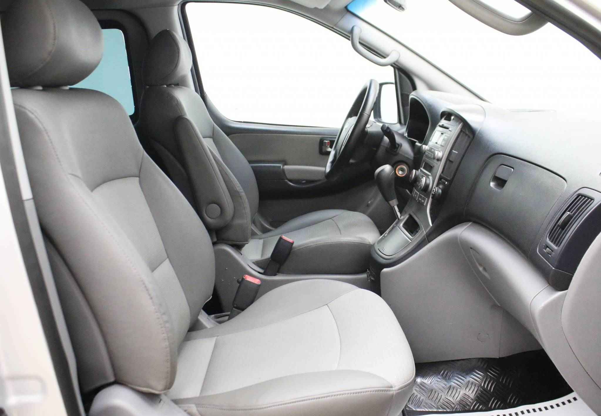 Hyundai Grand Starex, I