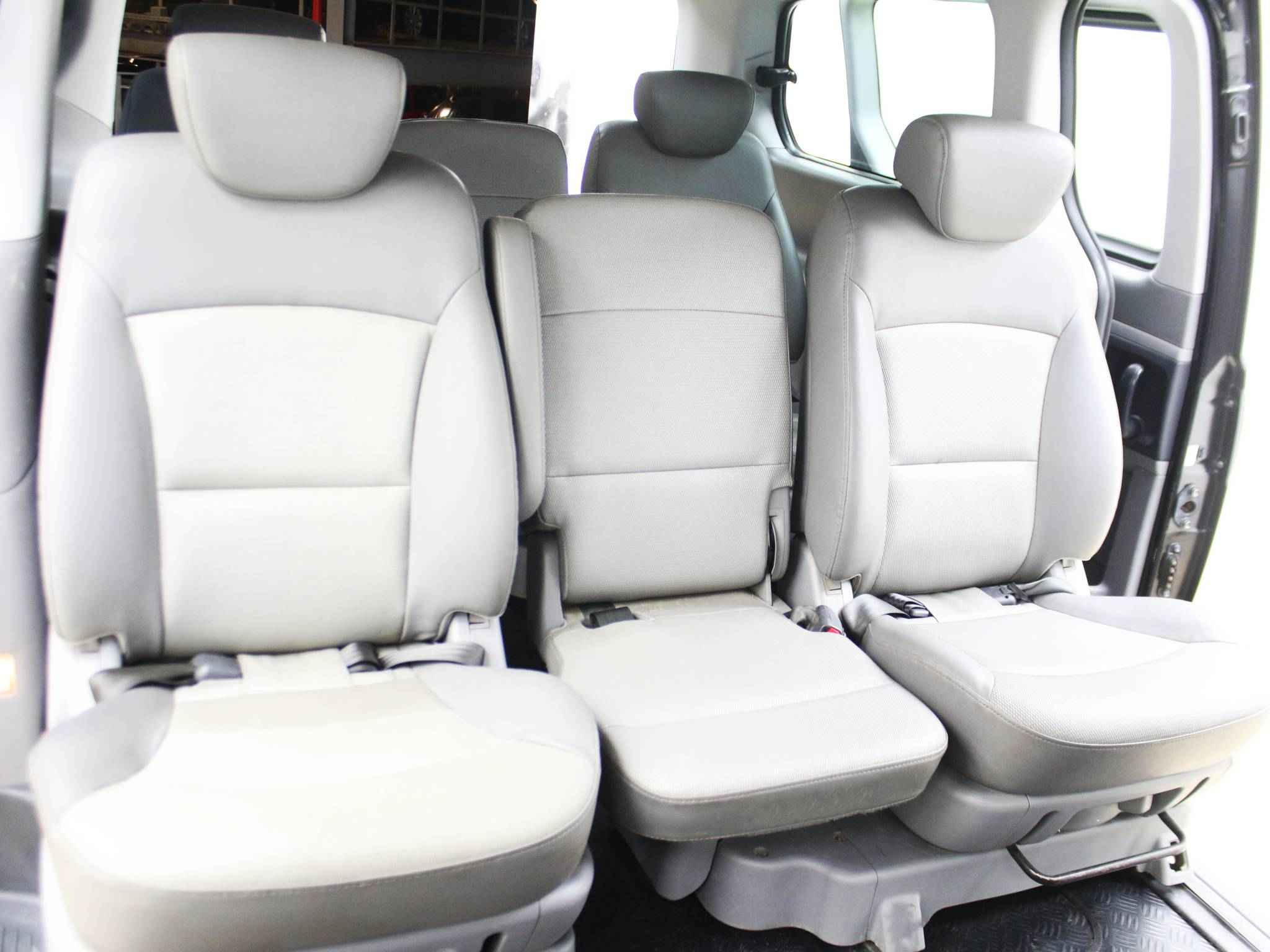 Hyundai Grand Starex, I