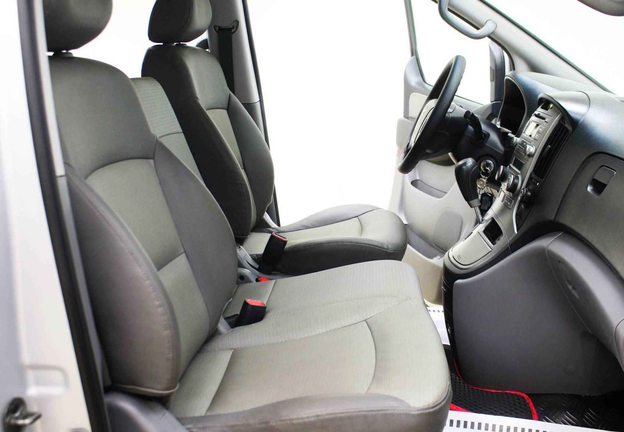 Hyundai Grand Starex, I