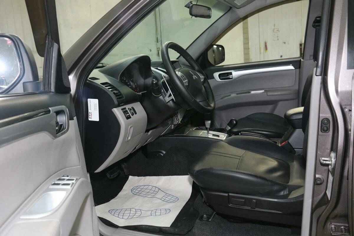 Mitsubishi Pajero Sport, II