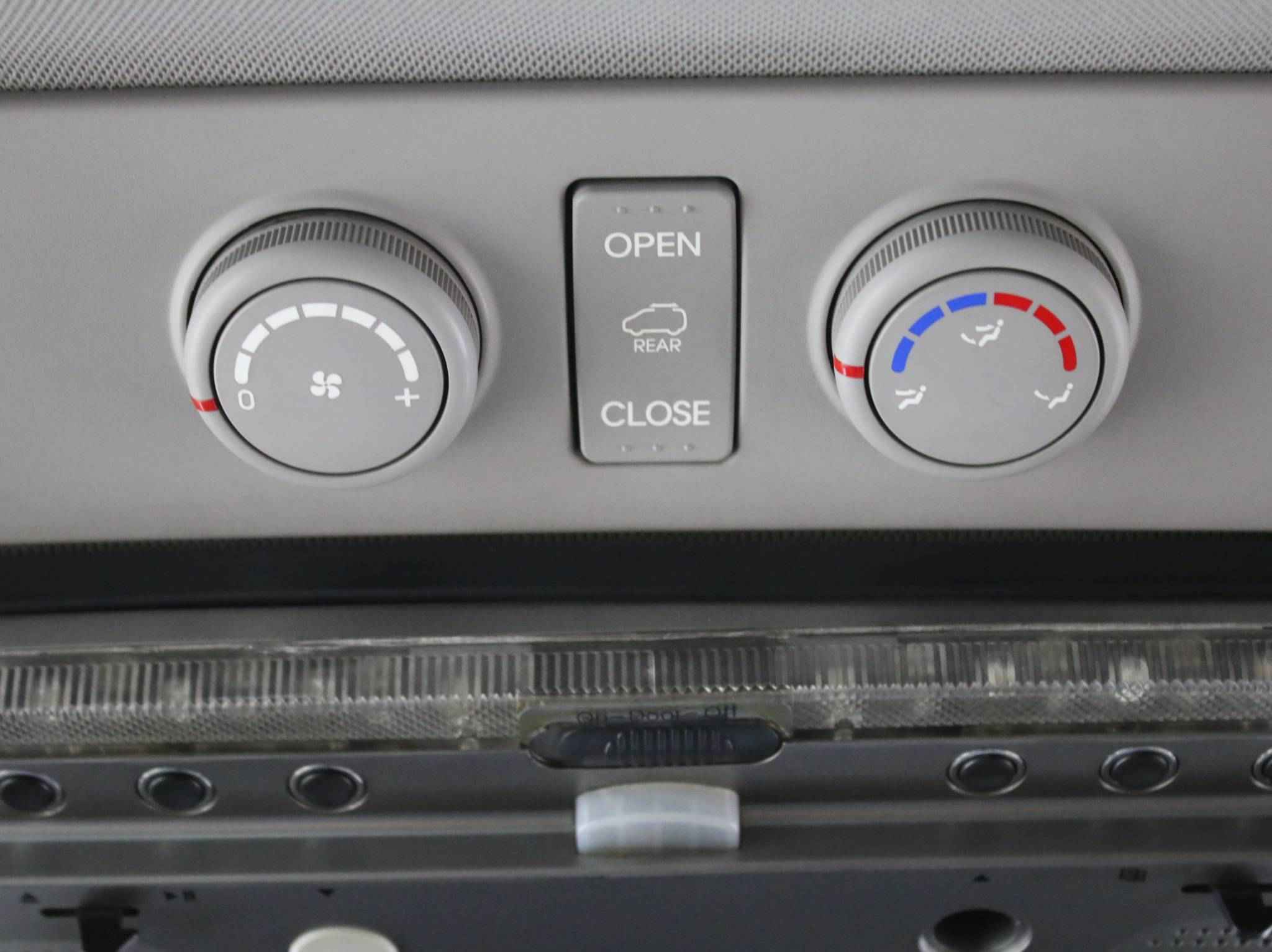 Hyundai Grand Starex, I