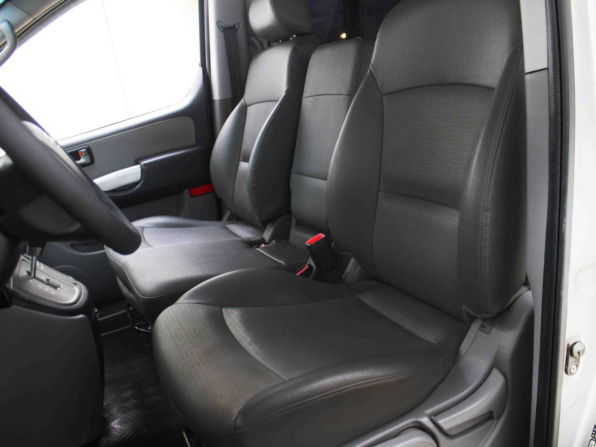 Hyundai Grand Starex, I