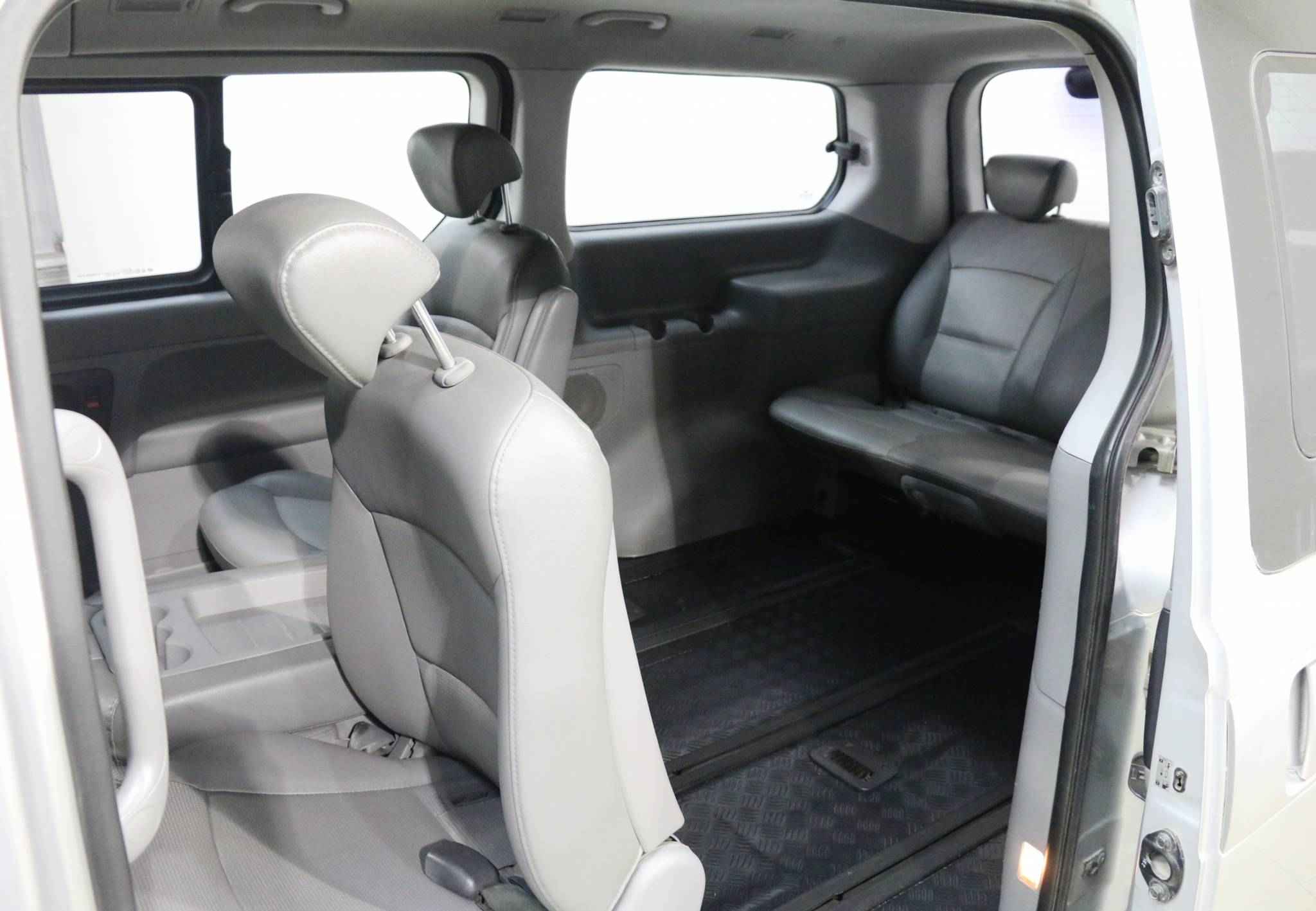 Hyundai Grand Starex, I