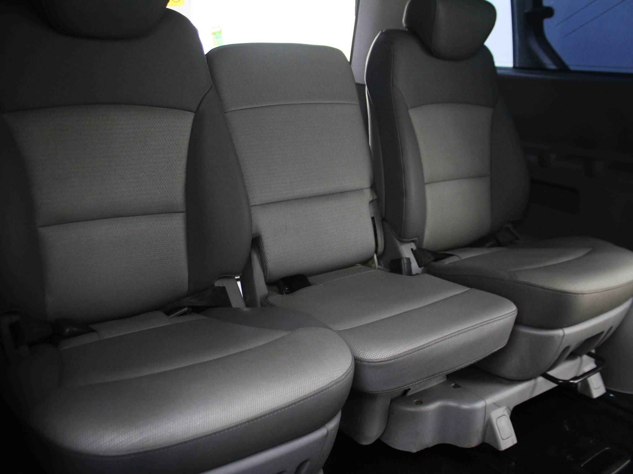 Hyundai Grand Starex, I