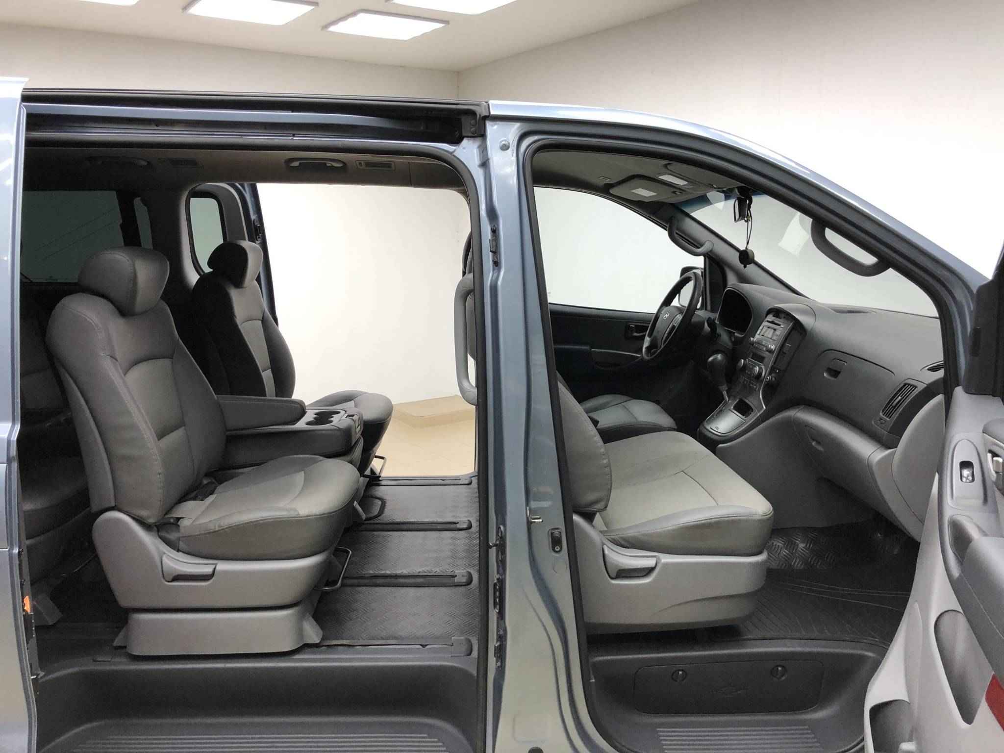 Hyundai Grand Starex, I