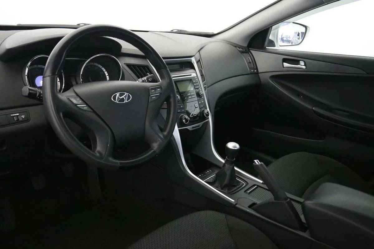 Hyundai Sonata, VI (YF)