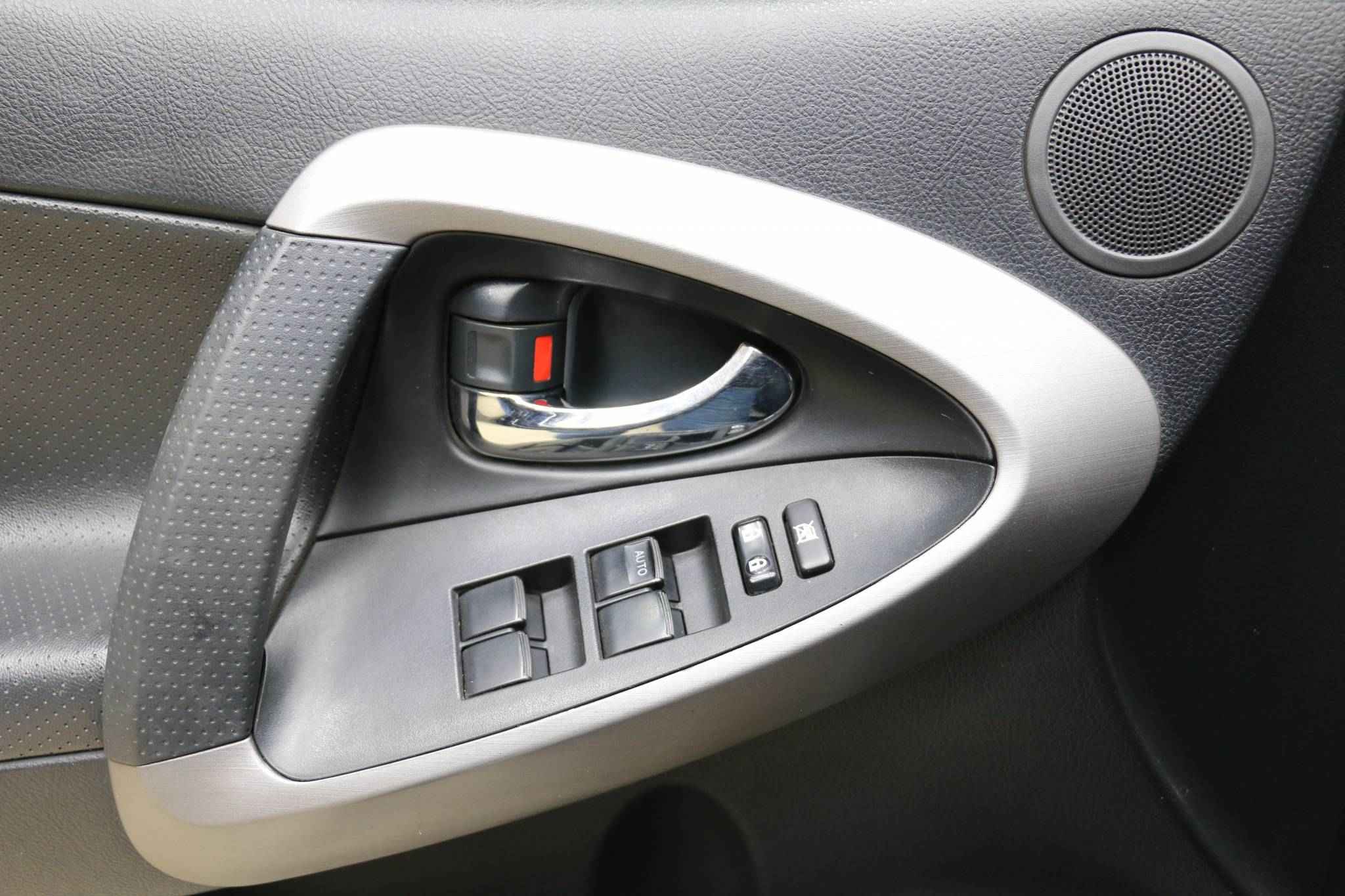 Toyota RAV4, III (XA30)