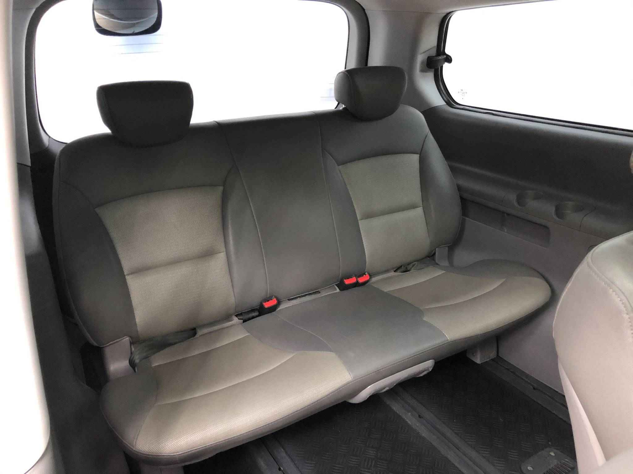 Hyundai Grand Starex, I