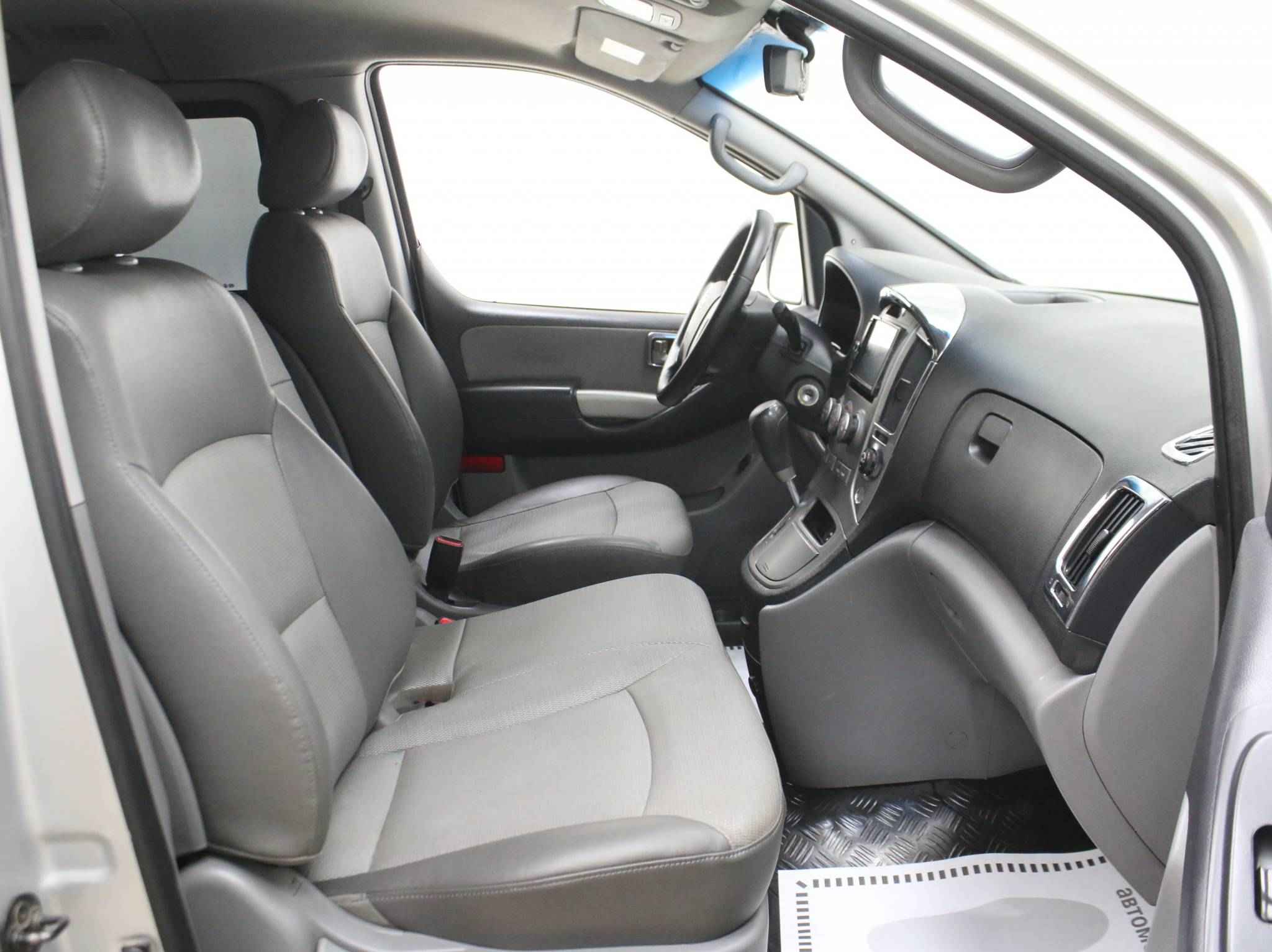 Hyundai Grand Starex, I