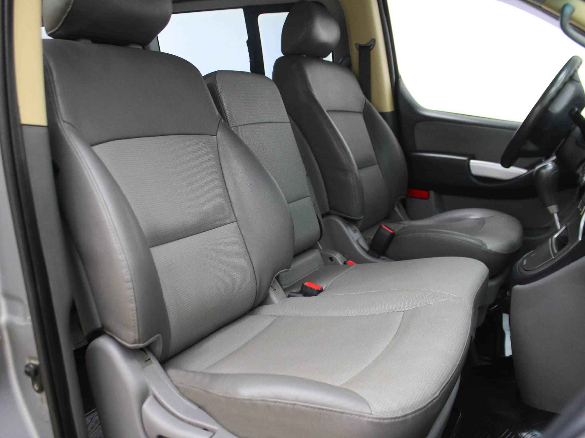 Hyundai Grand Starex, I