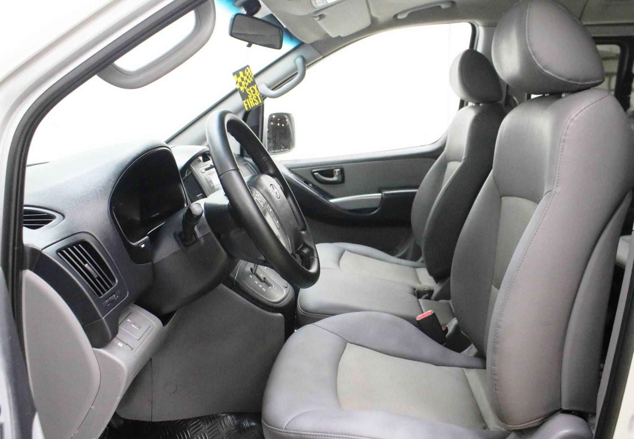 Hyundai Grand Starex, I