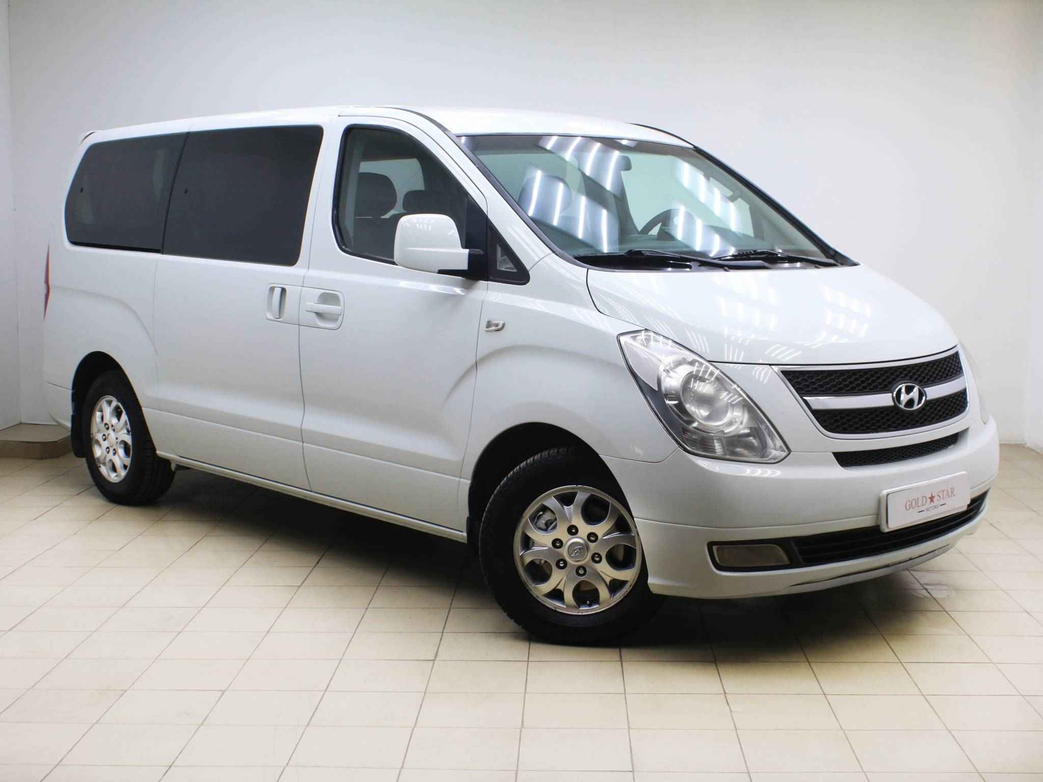 Hyundai Grand Starex, I