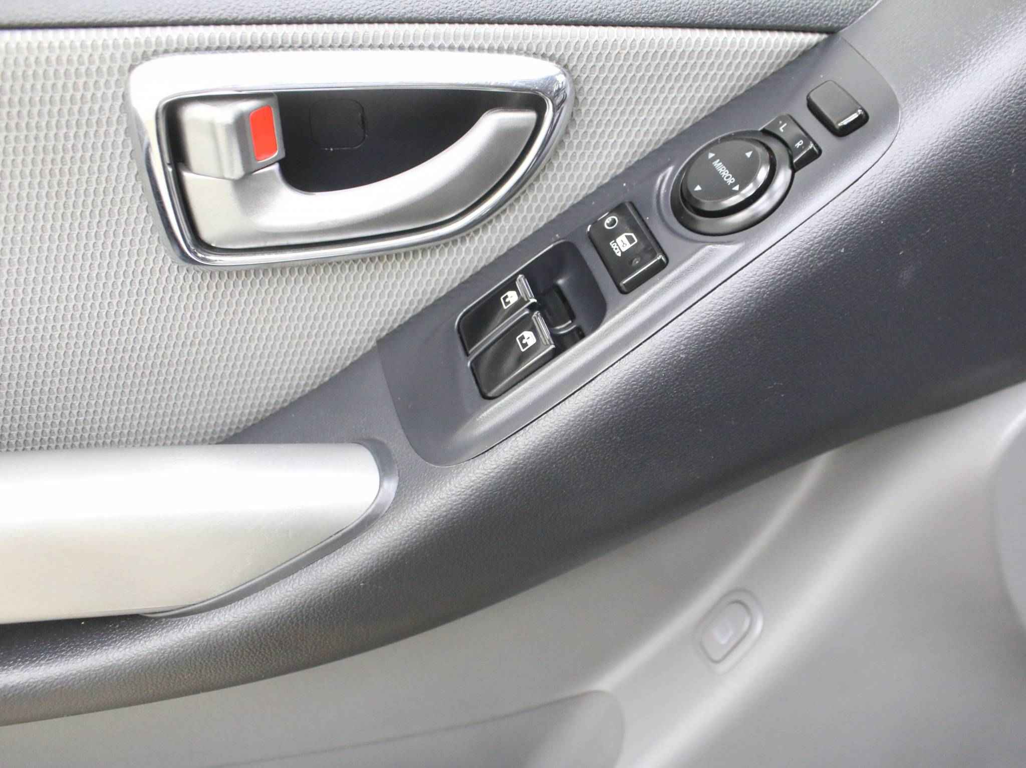 Hyundai Grand Starex, I