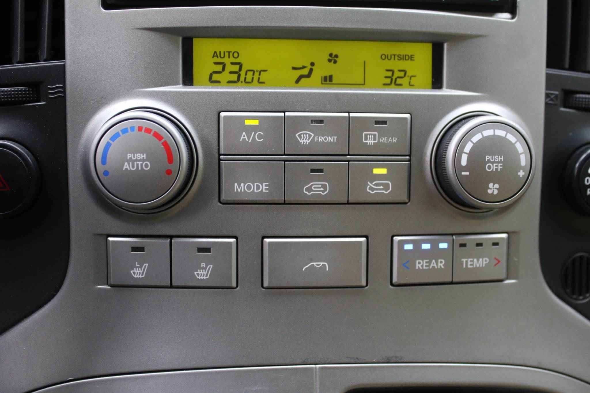 Hyundai Grand Starex, I