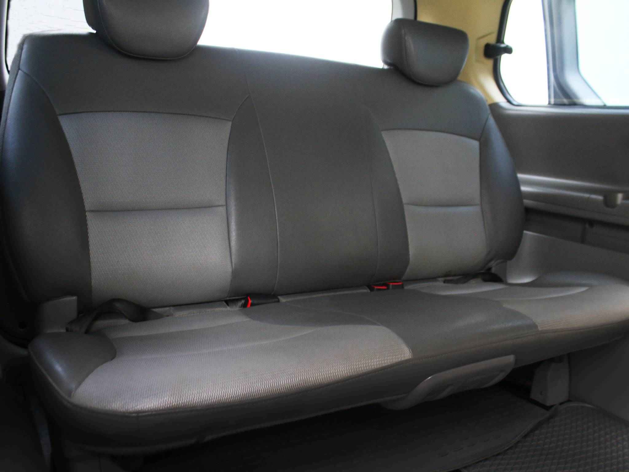 Hyundai Grand Starex, I