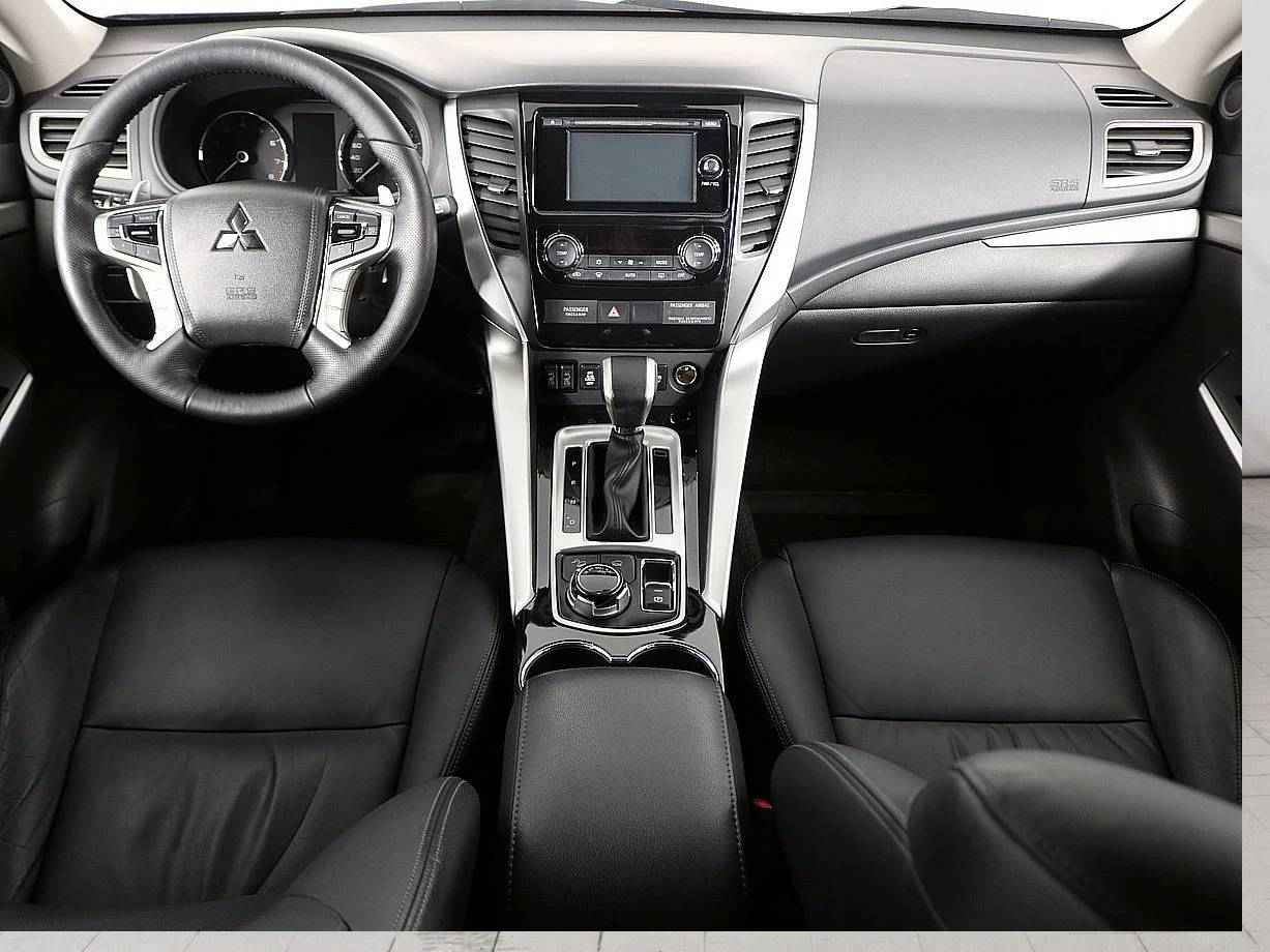 Mitsubishi Pajero Sport, III