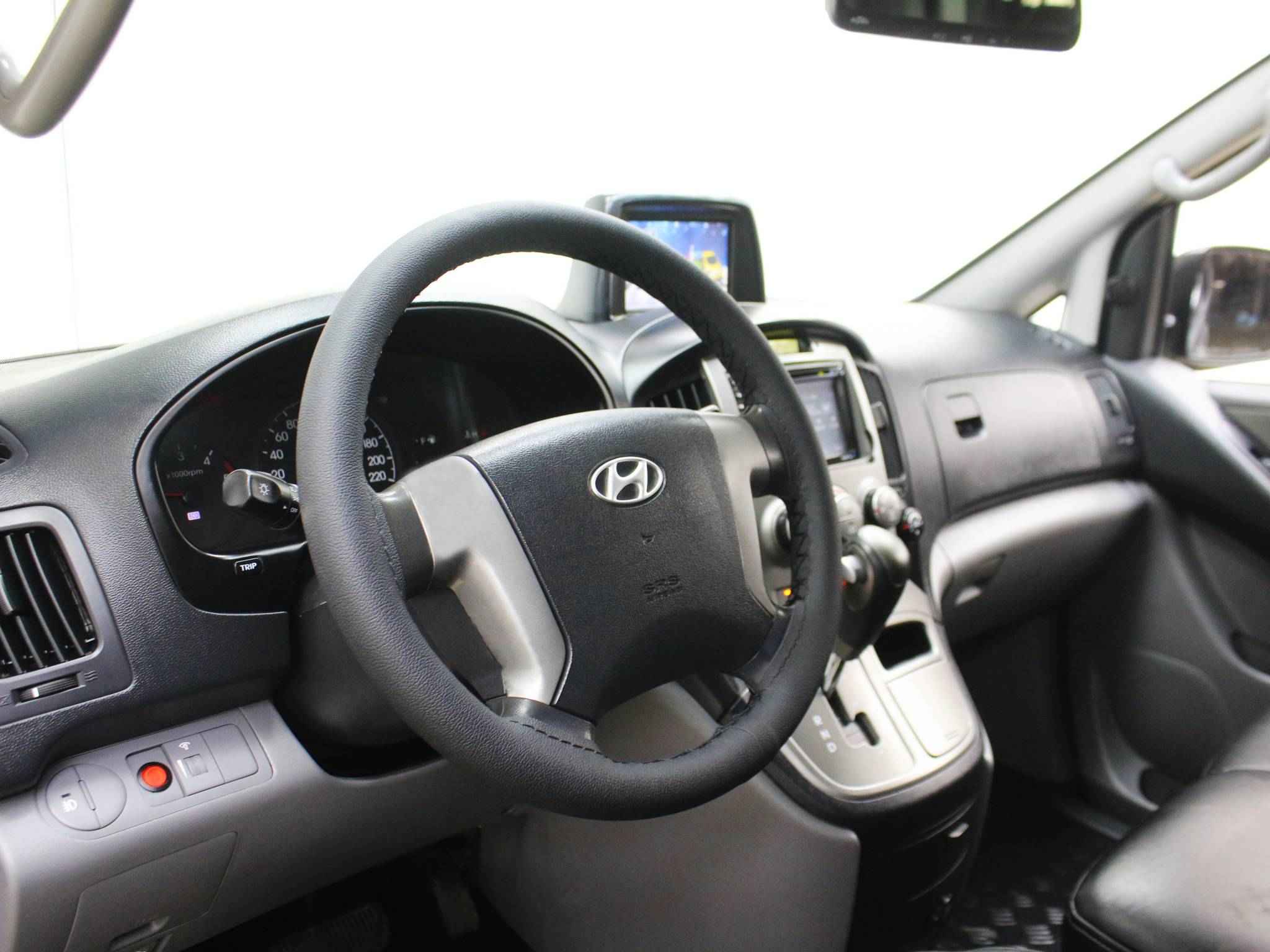 Hyundai Grand Starex, I
