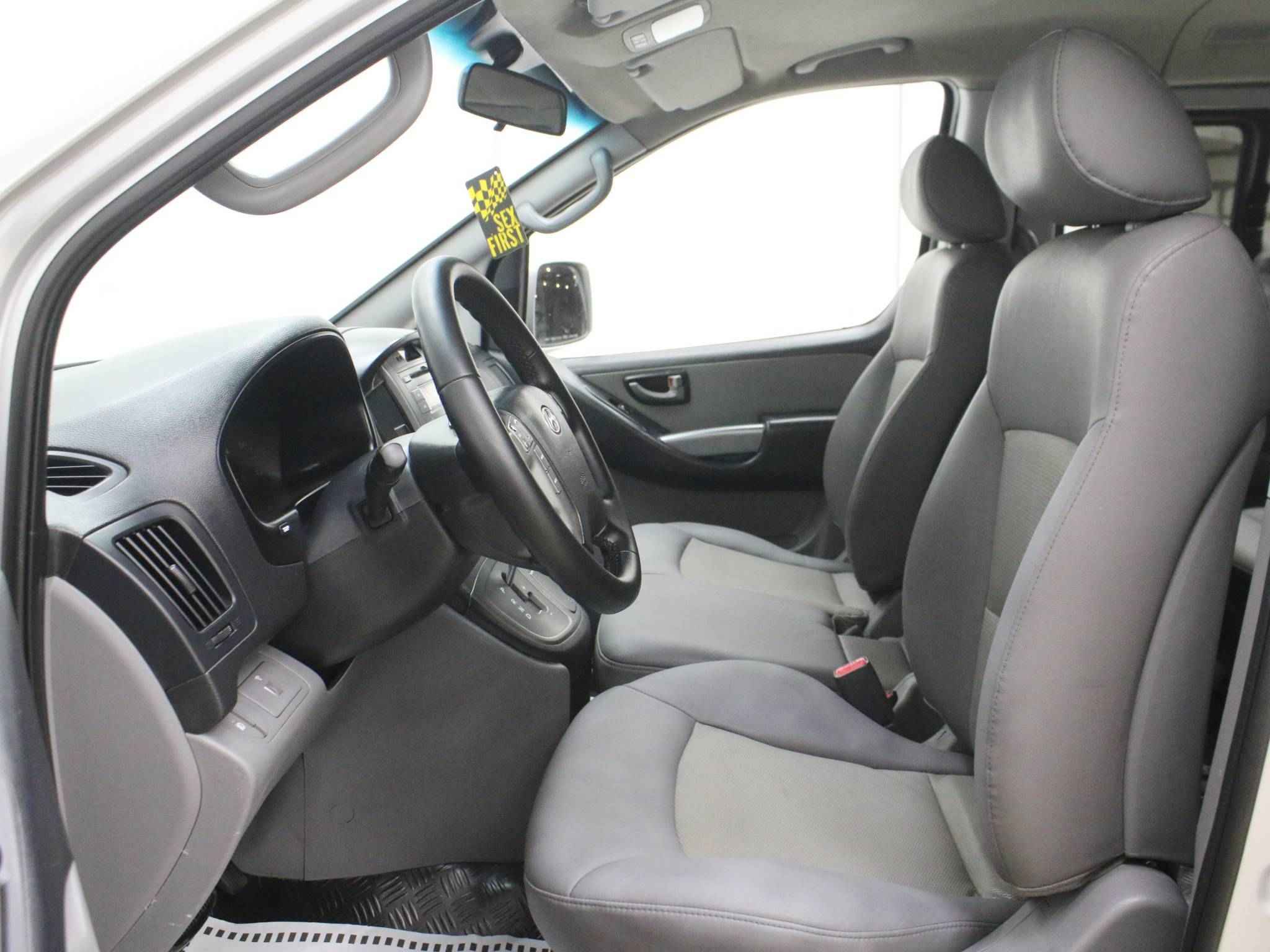 Hyundai Grand Starex, I