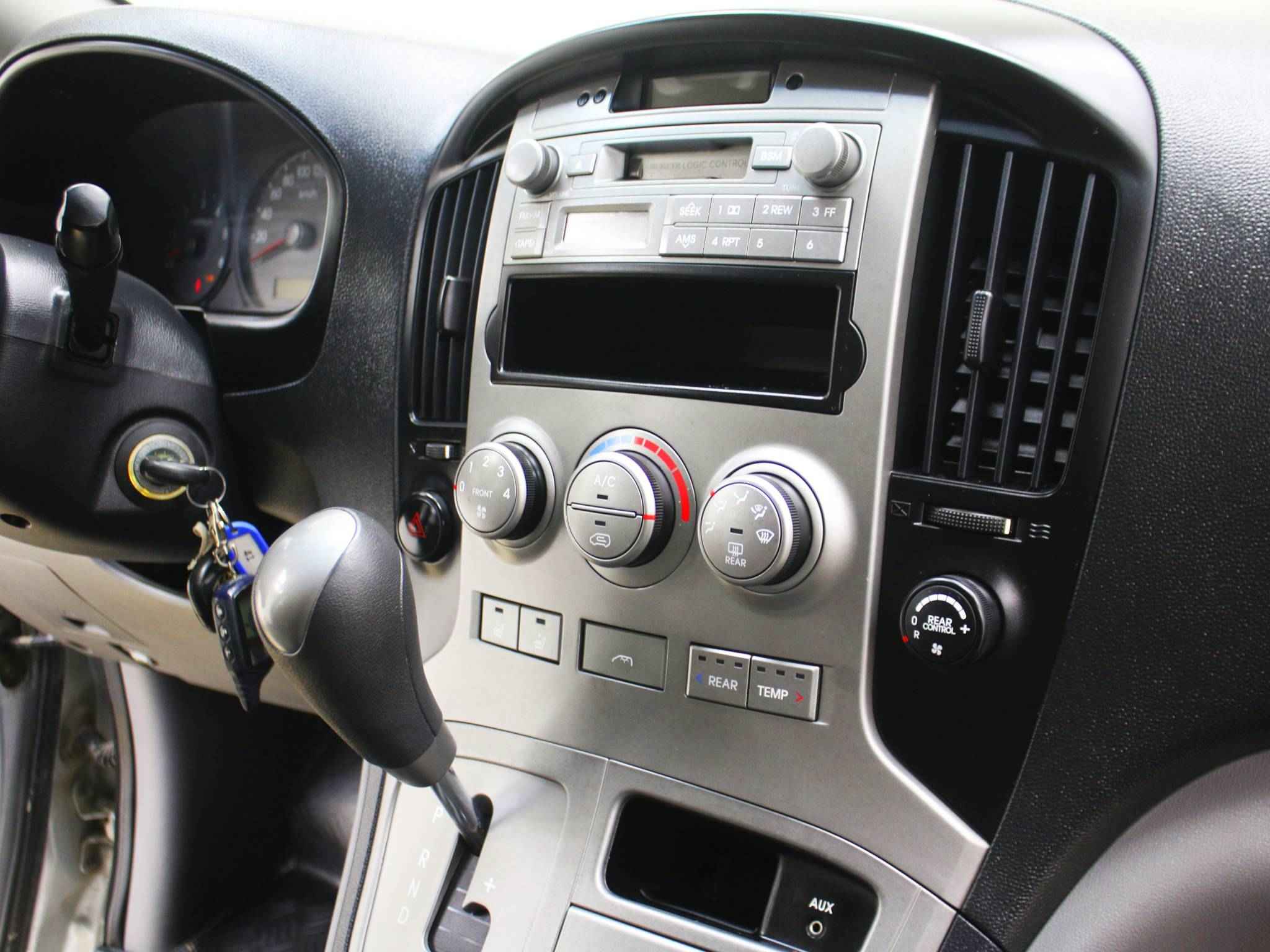 Hyundai Grand Starex, I