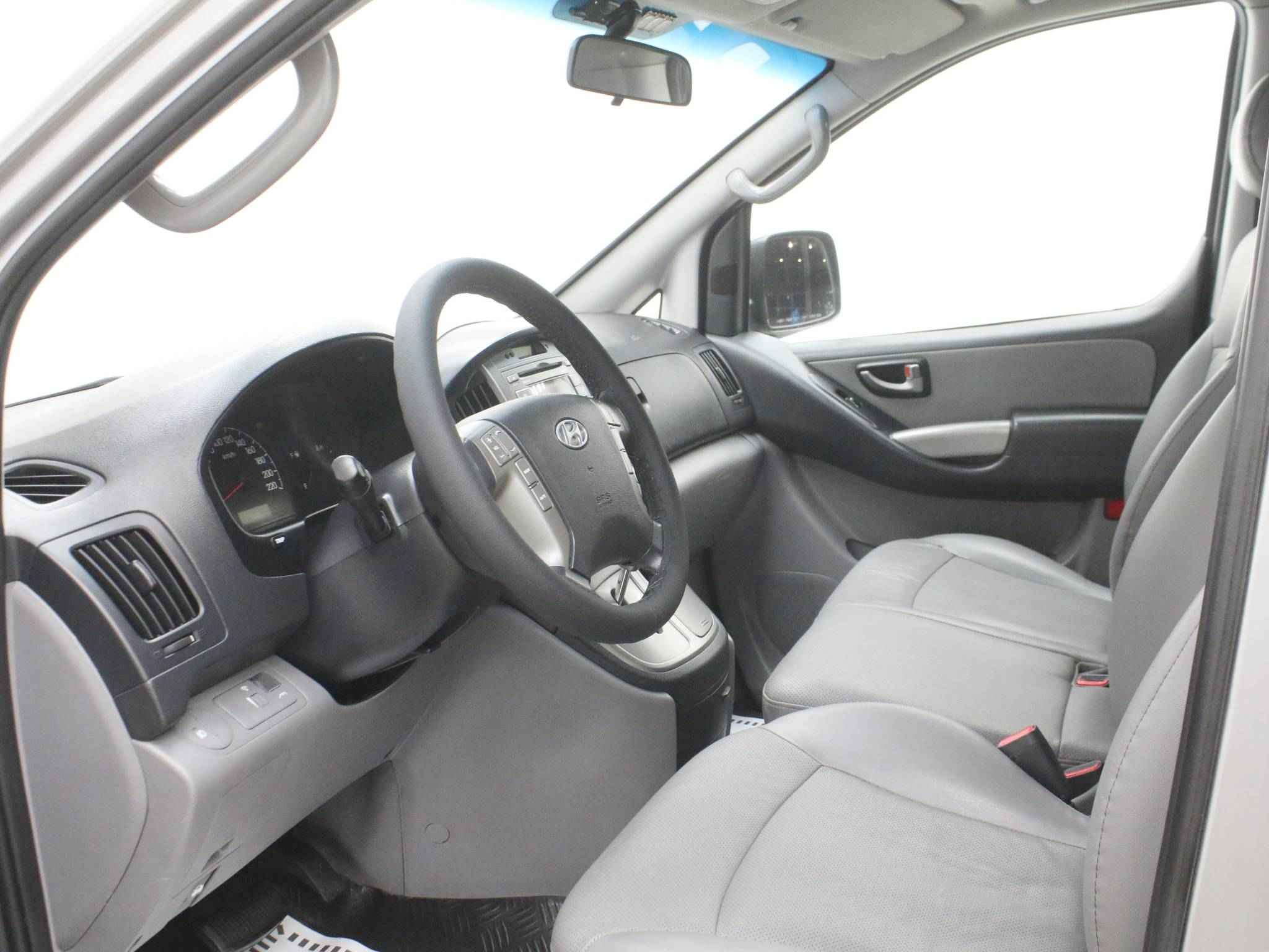 Hyundai Grand Starex, I