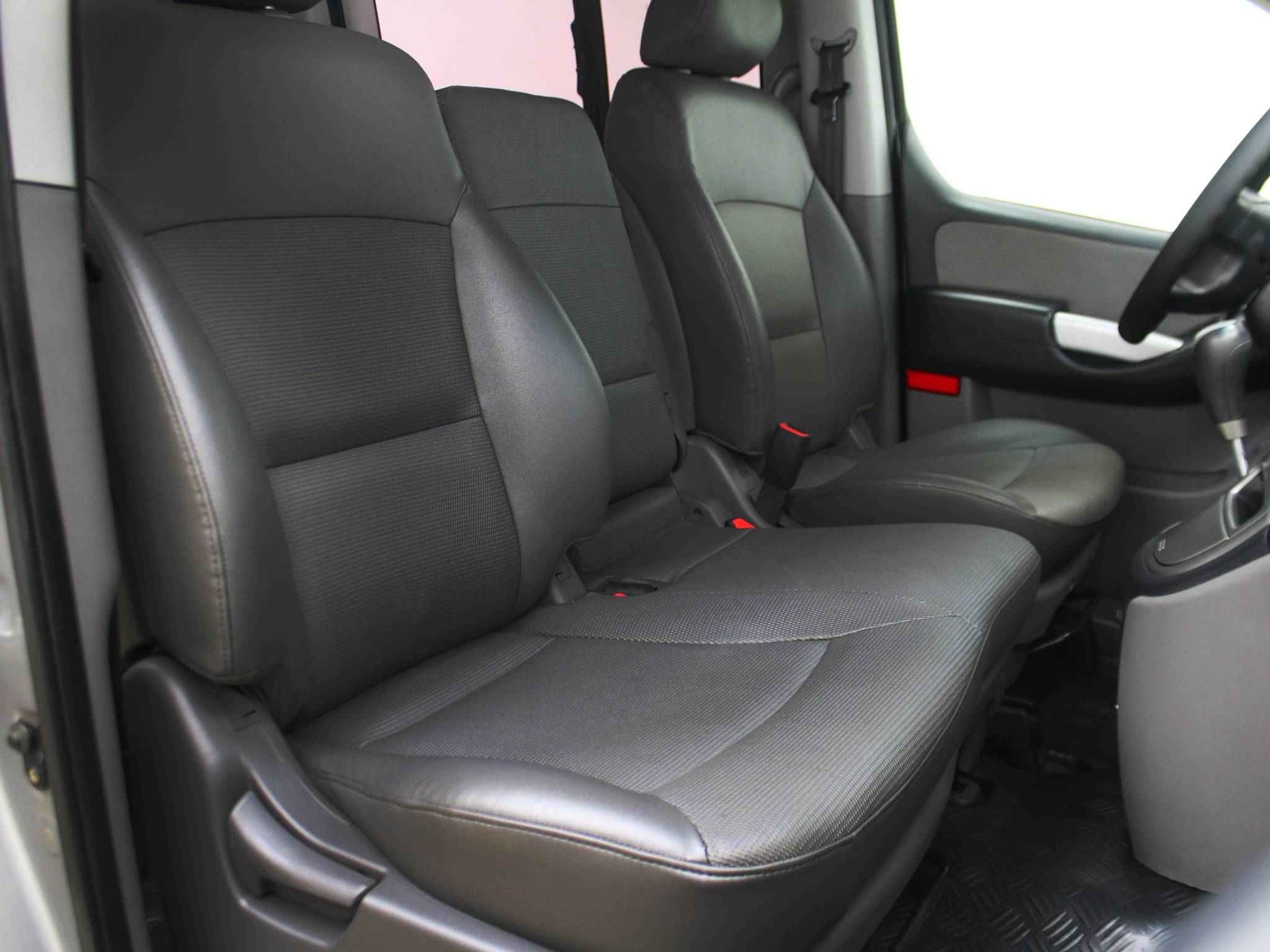 Hyundai Grand Starex, I