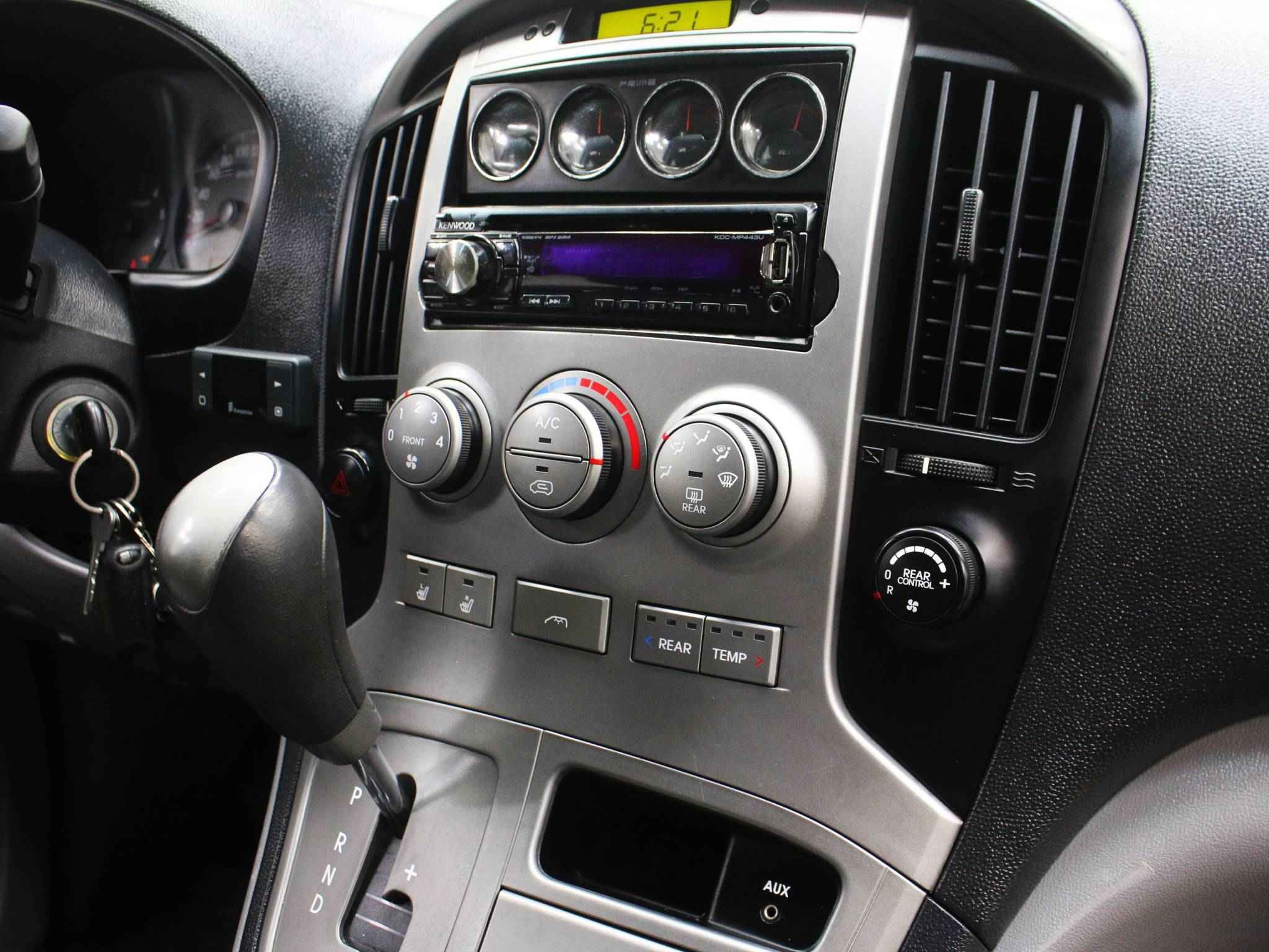 Hyundai Grand Starex, I