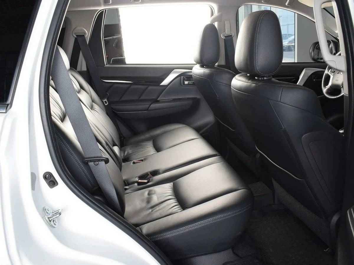 Mitsubishi Pajero Sport, III