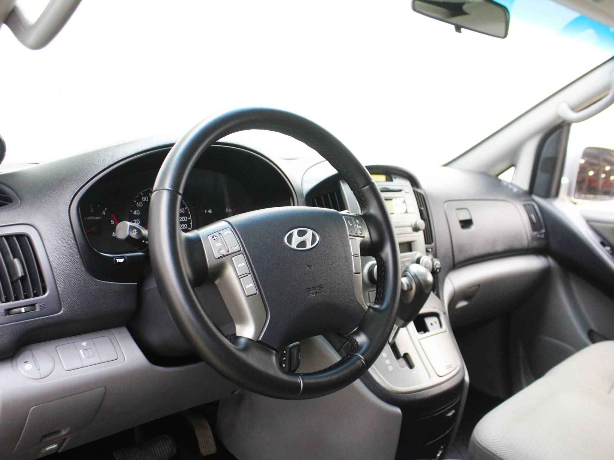 Hyundai Grand Starex, I