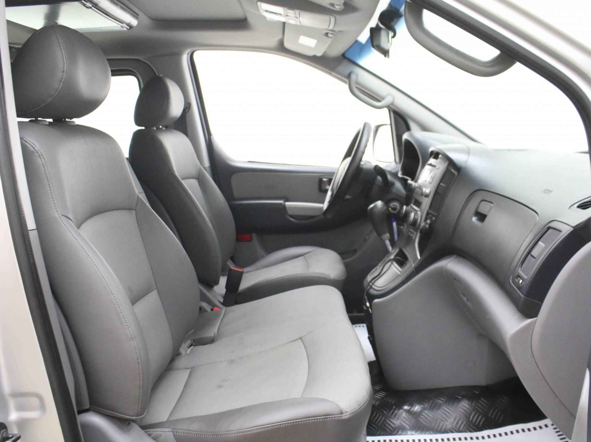 Hyundai Grand Starex, I