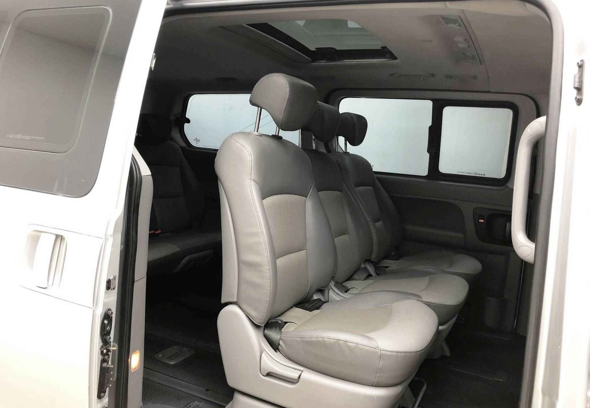 Hyundai Grand Starex, I