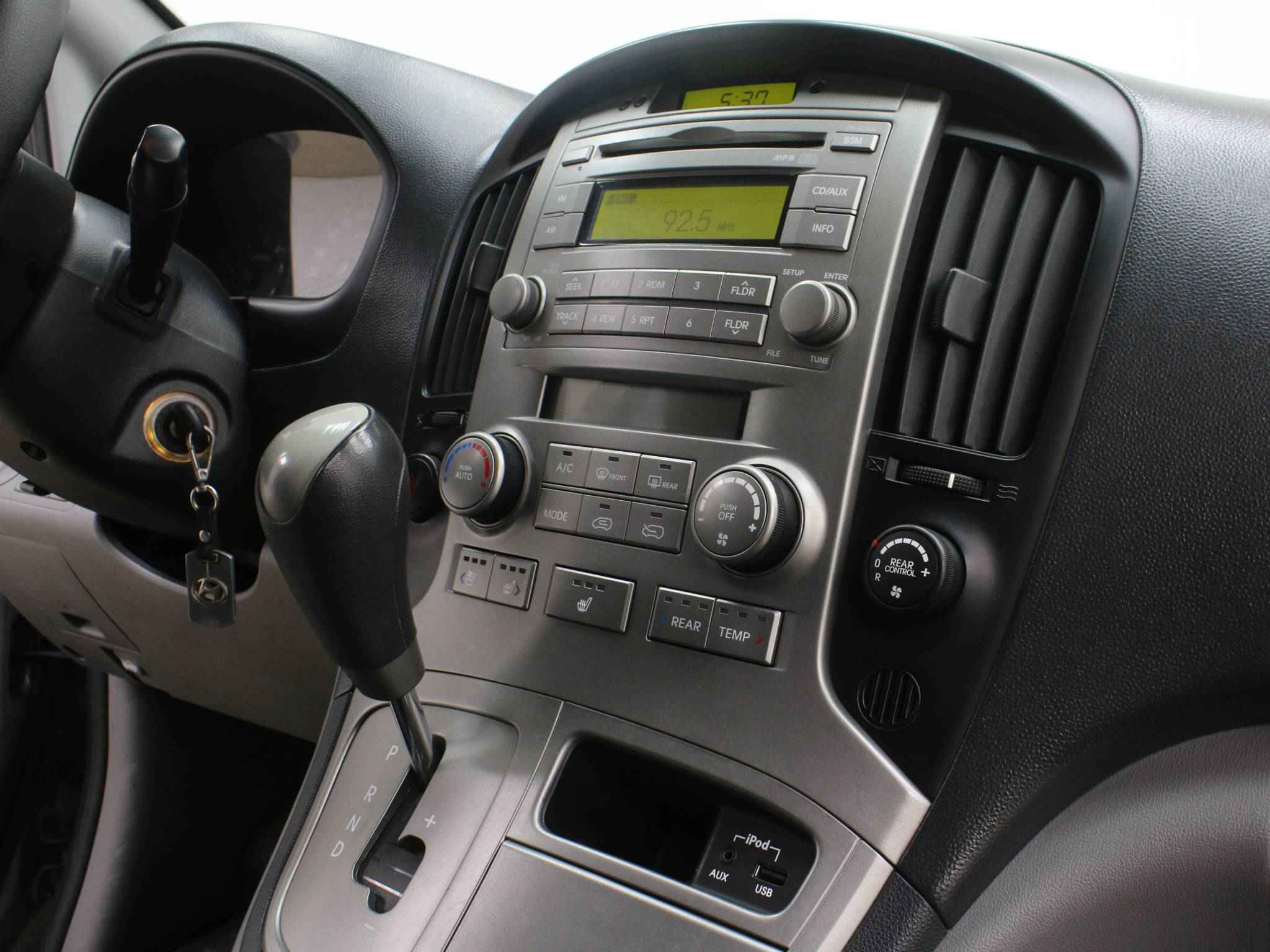 Hyundai Grand Starex, I