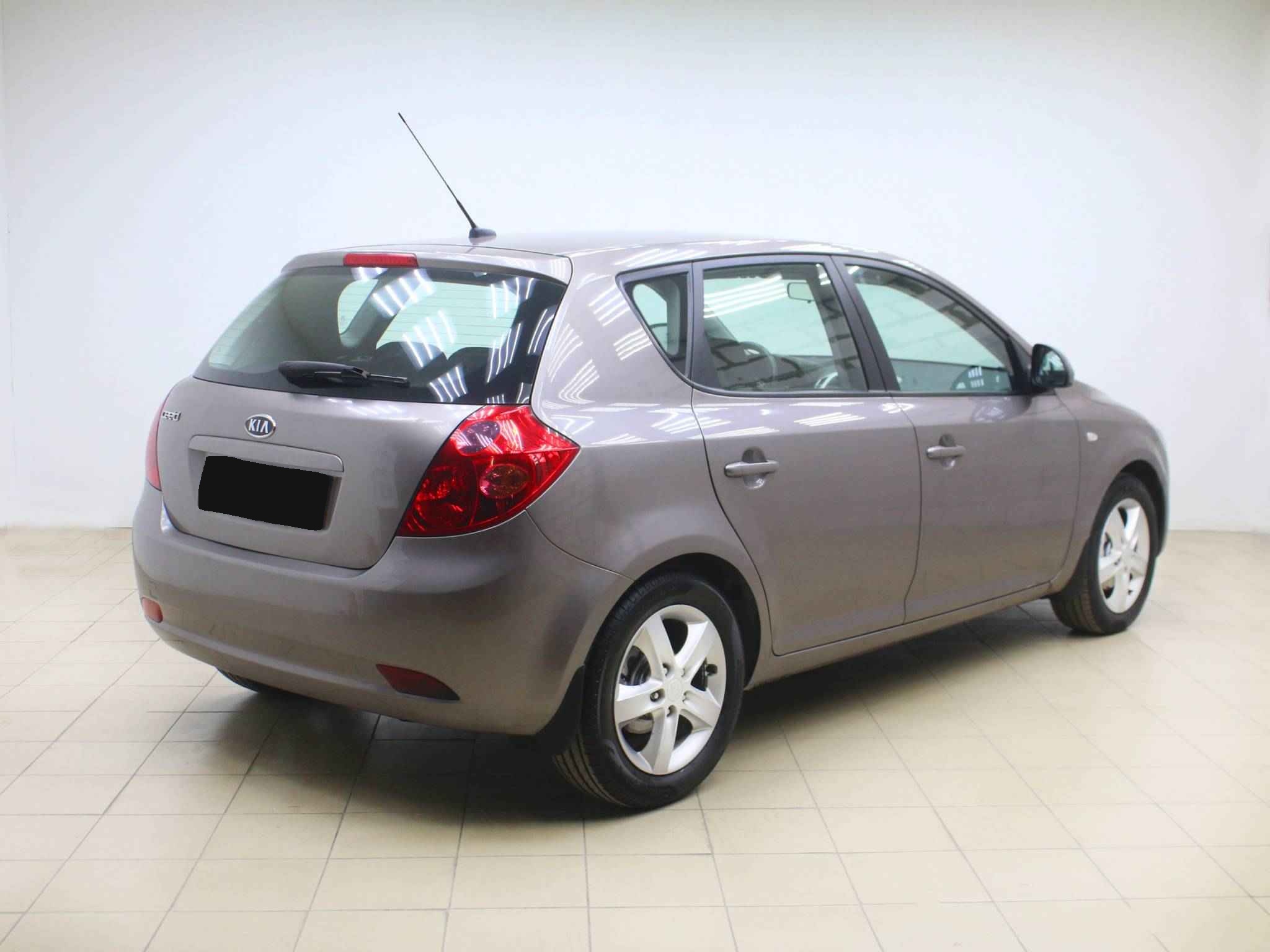 Kia Ceed, I