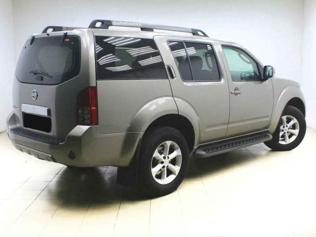 Nissan Pathfinder, III