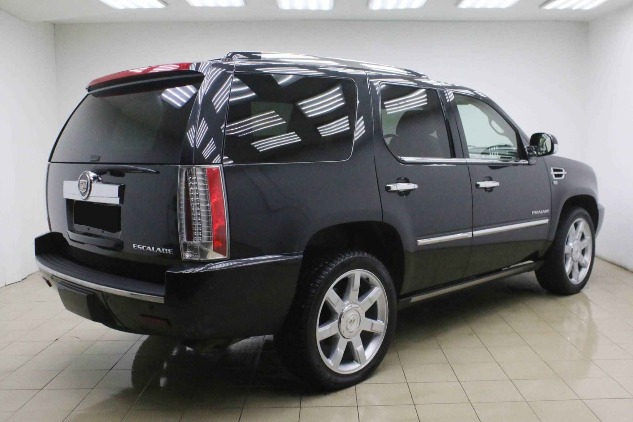 Cadillac Escalade, III