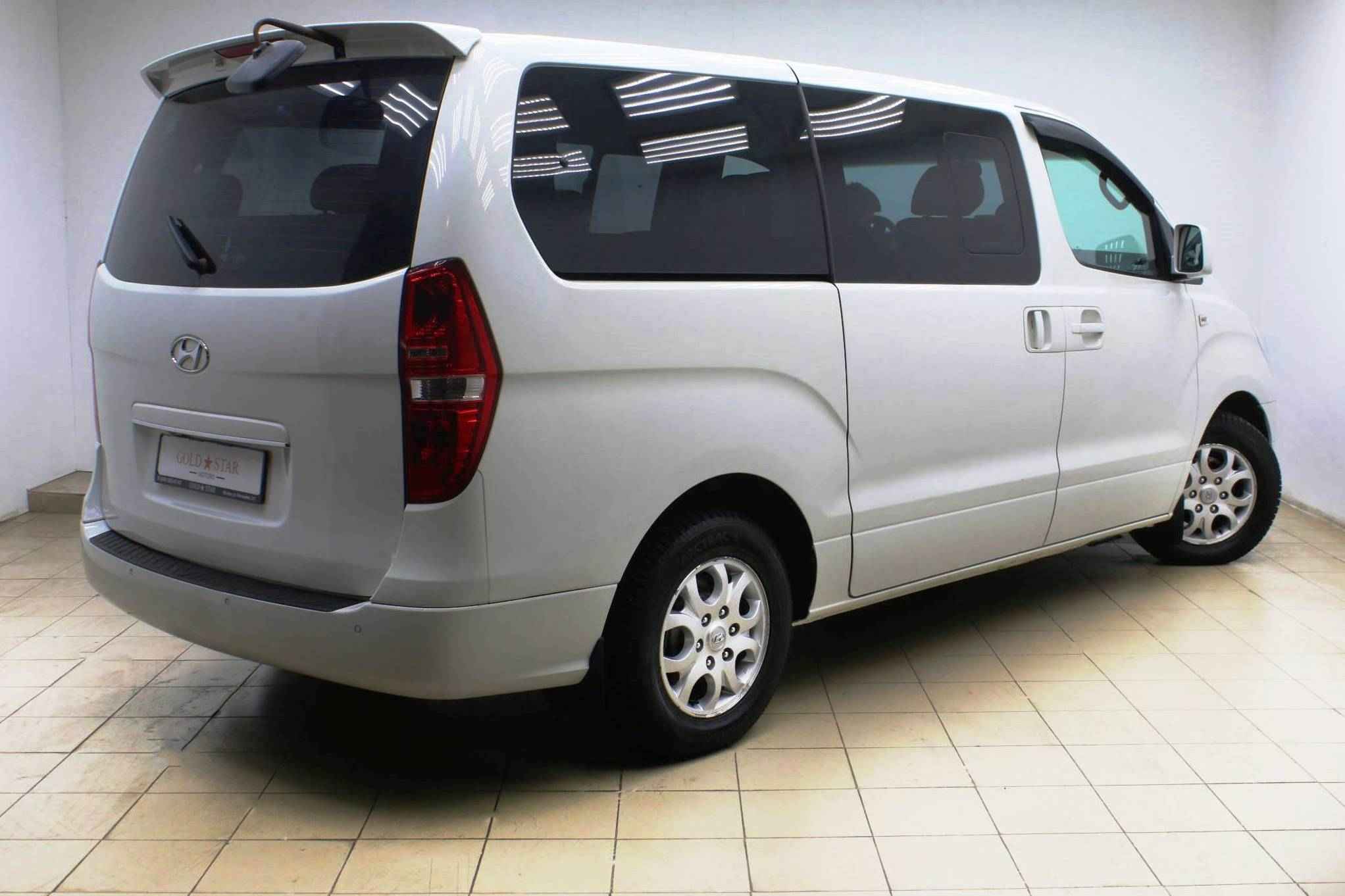 Hyundai Grand Starex, I