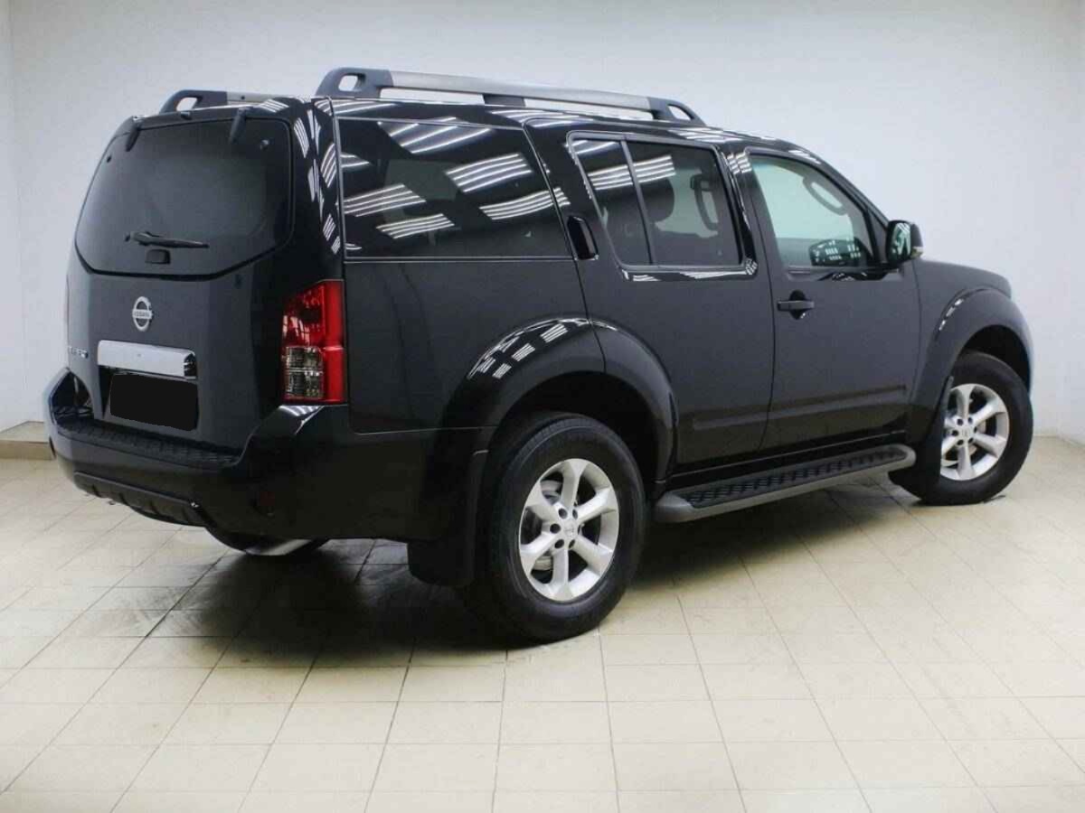 Nissan Pathfinder, III