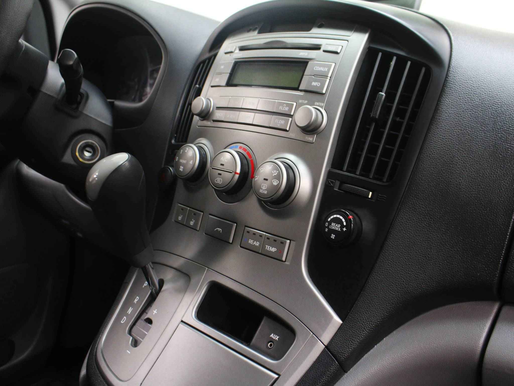 Hyundai Grand Starex, I