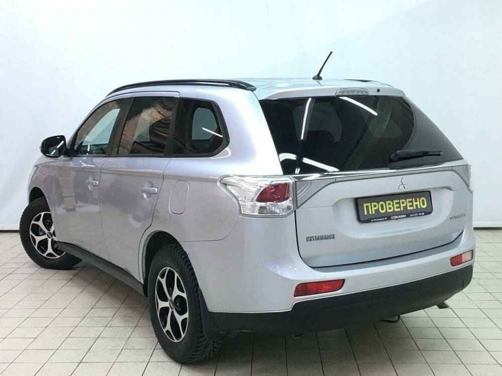 Mitsubishi Outlander, III