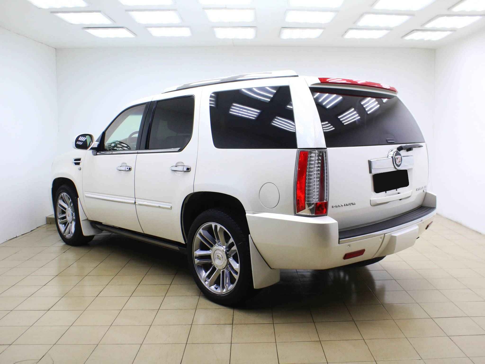 Cadillac Escalade, III